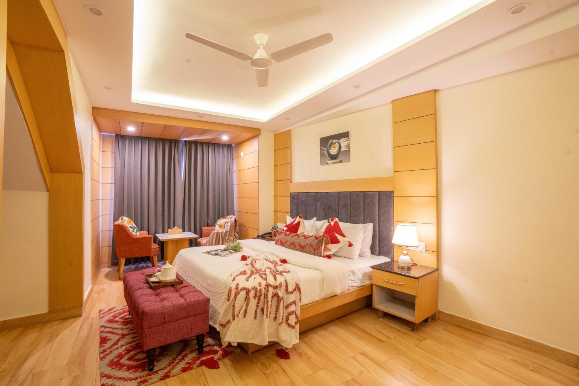 Perfectstayz Premium At Mall Road Mussoorie Buitenkant foto